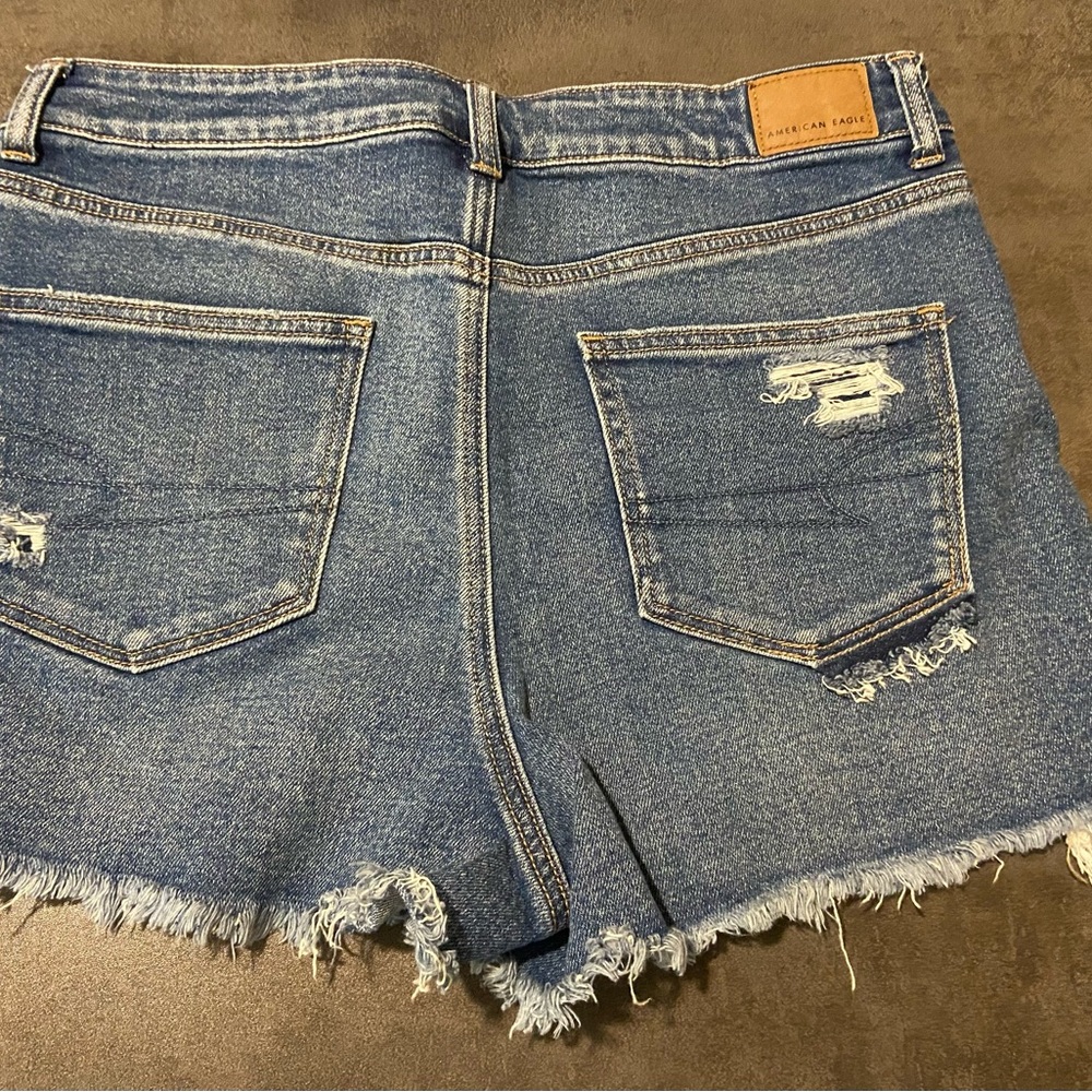 American Eagle Size 12 Distressed Blue Denim Jean Mom Shorts - Picture 2 of 4